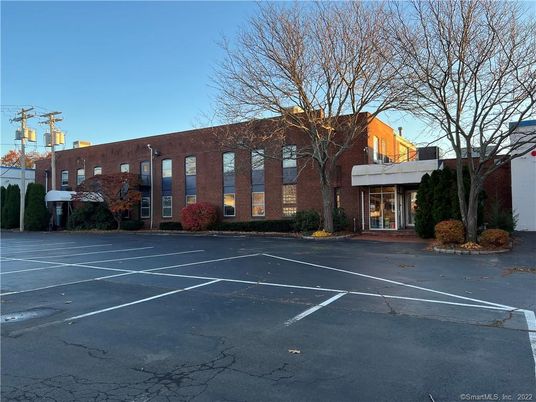Exterior, Facade, Brick Facade, Georgian