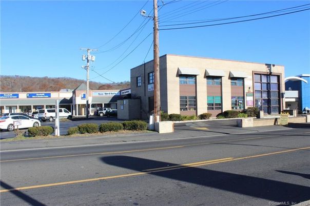 Exterior, Facade, Modern