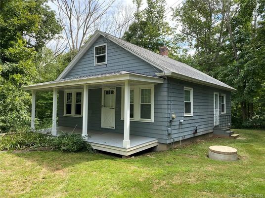 Exterior, Facade, Ranch