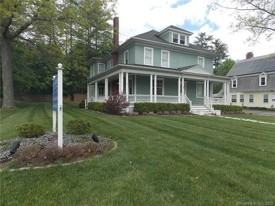 Exterior, Facade, Solar Panels, American Foursquare