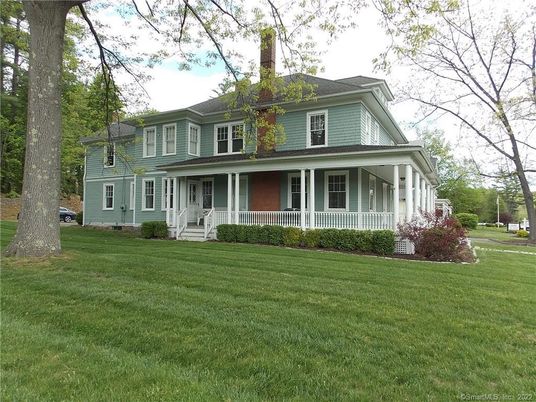 Exterior, Facade, American Foursquare