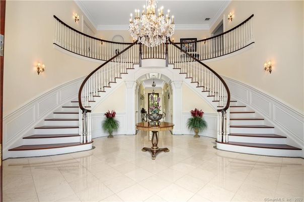 Chandelier, Interior