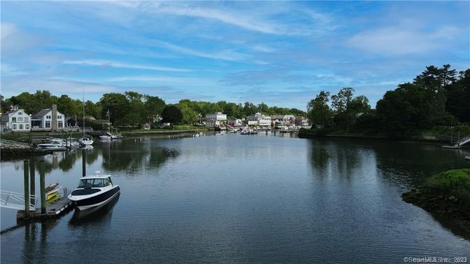 Exterior, Lake