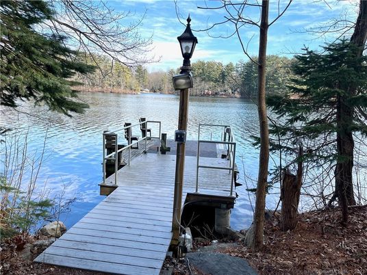 Exterior, Lake