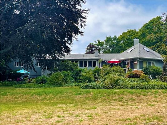 Backyard, Exterior, Facade, Ranch