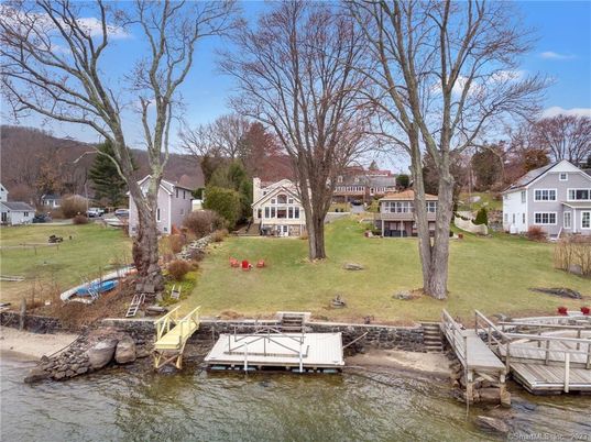 Exterior, Lake