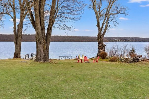 Exterior, Lake