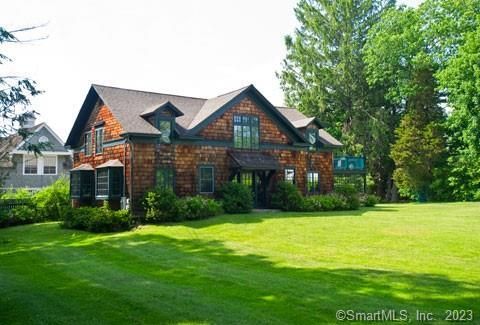 Backyard, Exterior, Facade, Brick Facade, Brick Traditional
