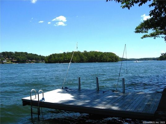Exterior, Lake