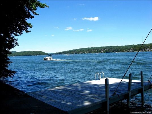 Exterior, Lake