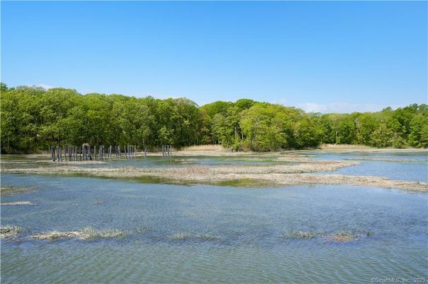 Exterior, Lake