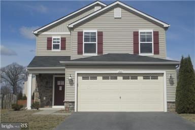 Attached, Exterior, Facade, American Craftsman