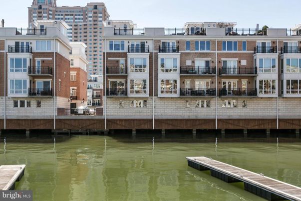 Exterior, Lake