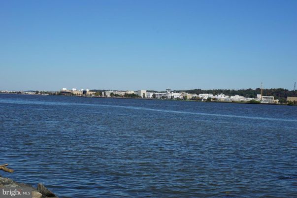 Exterior, Lake