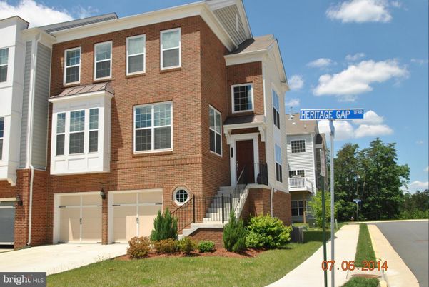Attached, Exterior, Facade, Brick Facade, Rowhouse