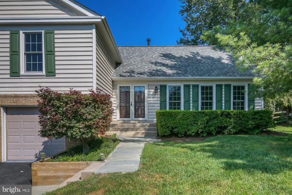 Attached, Exterior, Facade, Cape Cod