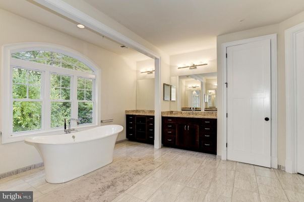 Bathroom, Dual Sink Vanities, Free Standing Baths, Interior, Recessed Lighting