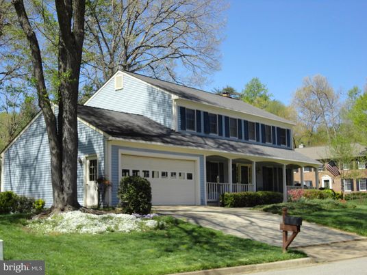 Attached, Exterior, Facade, Farmhouse