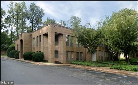 Exterior, Facade, Brick Facade, Modern