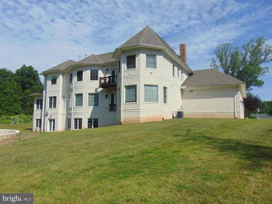 Attached, Backyard, Exterior, Facade, Queen Anne Victorian