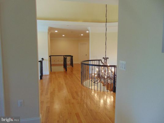 Interior, Pendant Lights, Recessed Lighting, Wood Texture Flooring
