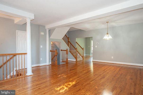 Empty room, Interior, Pendant Lights, Wood Texture Flooring