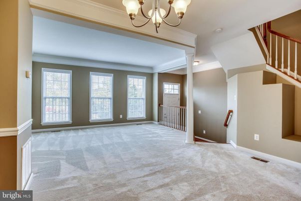 Chandelier, Empty room, Interior