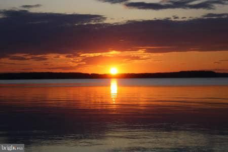 Exterior, Lake