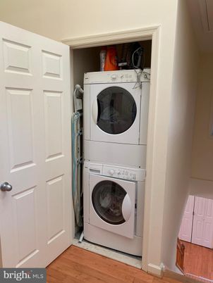 Interior, Utility Closets, Washer, Wood Texture Flooring