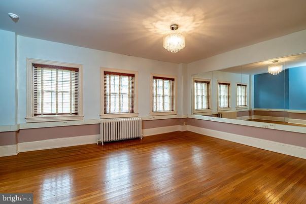 Chandelier, Empty room, Interior, Wood Texture Flooring