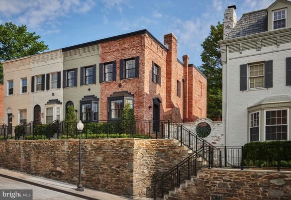 Exterior, Facade, Brick Facade, Rowhouse