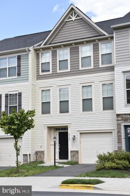 Attached, Exterior, Facade, Rowhouse
