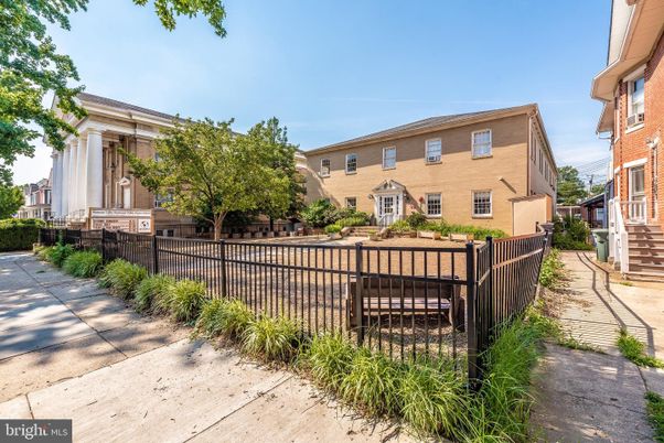 Backyard, Exterior, Facade, Rowhouse