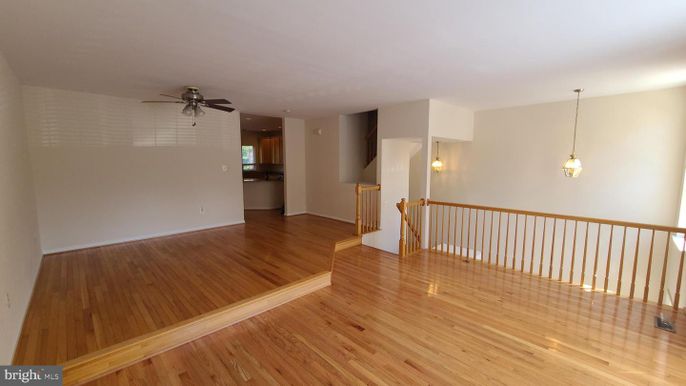 Empty room, Interior, Pendant Lights, Wood Texture Flooring
