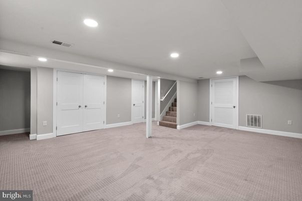 Empty room, Interior, Recessed Lighting