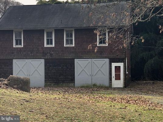 Attached, Exterior, Facade, None