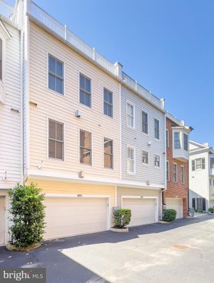 Attached, Exterior, Facade, Rowhouse