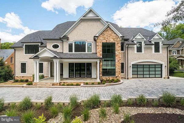 Attached, Exterior, Facade, Brick Traditional