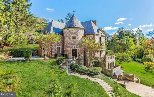 Backyard, Exterior, Facade, Brick Facade, French Provincial