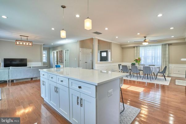 Dining room, Interior, Kitchen, Pendant Lights, Recessed Lighting, Wood Texture Flooring