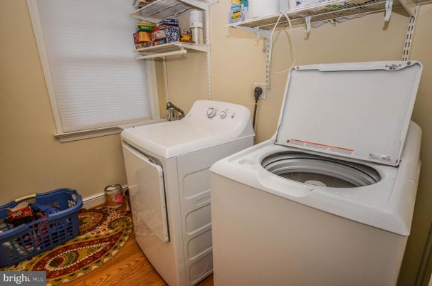 Interior, Washer, Wood Texture Flooring