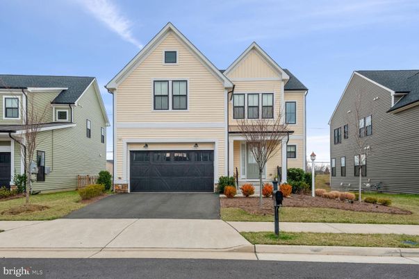 Attached, Exterior, Facade, Farmhouse