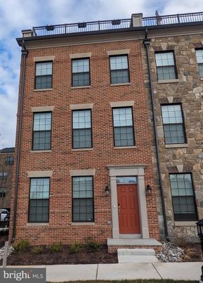Exterior, Facade, Brick Facade, Rowhouse