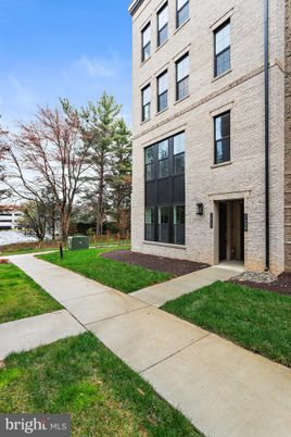 Exterior, Facade, Brick Facade, Rowhouse