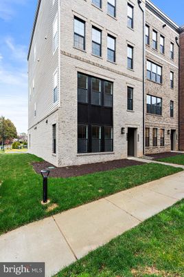 Exterior, Facade, Brick Facade, Rowhouse