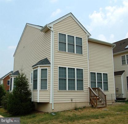 Exterior, Facade, Rowhouse