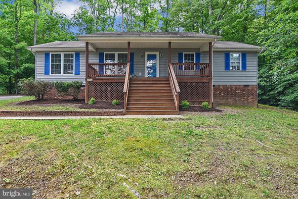 Backyard, Exterior, Facade, Raised Ranch