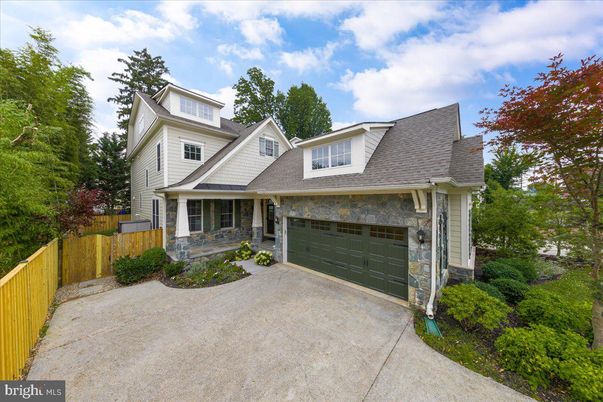 Attached, Exterior, Facade, Cape Cod