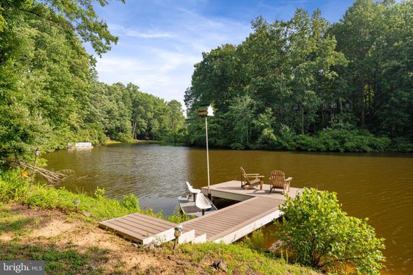 Exterior, Lake