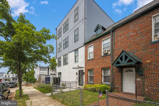 Exterior, Facade, Brick Facade, Rowhouse